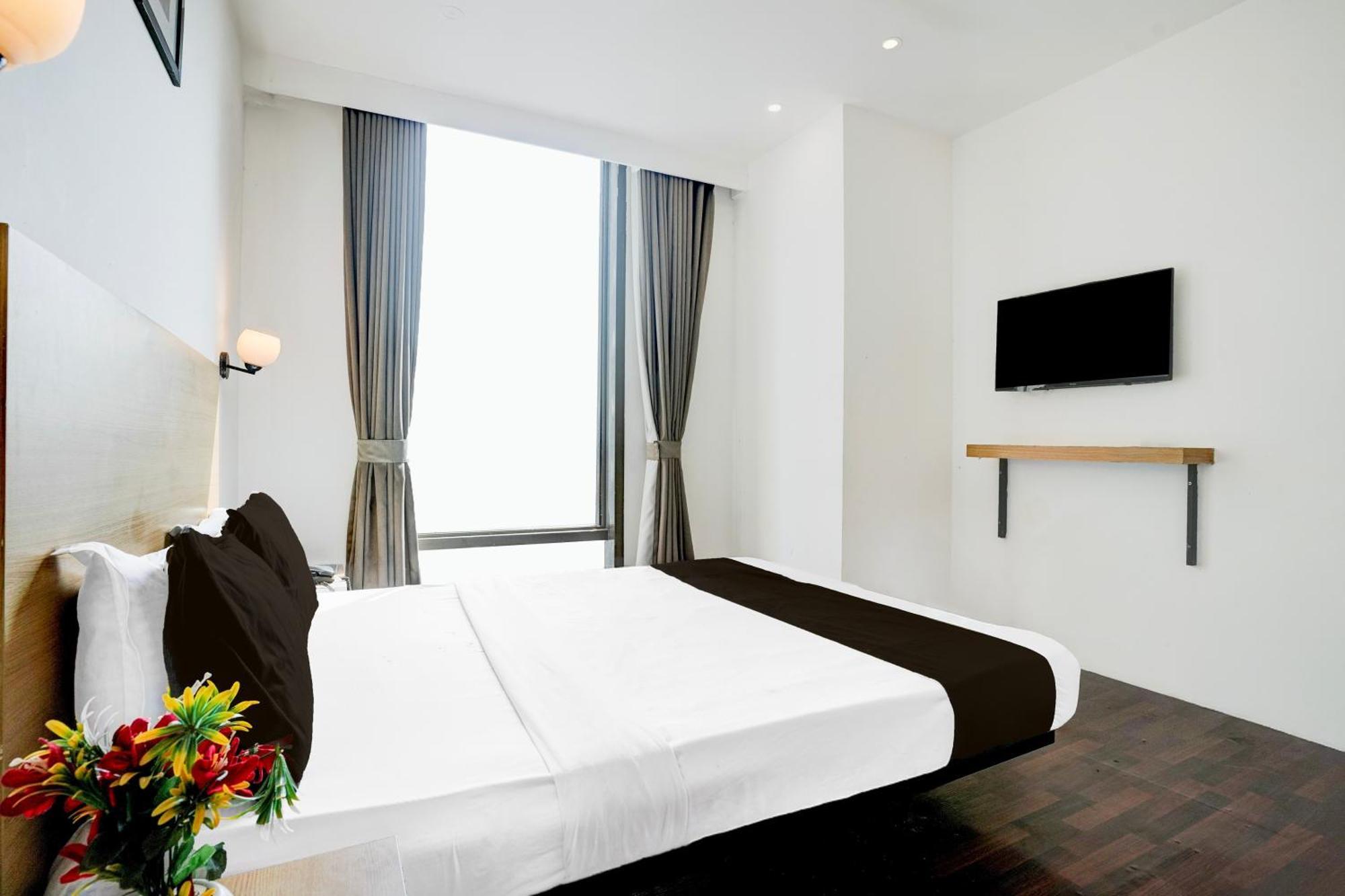 Super Townhouse Pbg Mall Vashi Turambhe エクステリア 写真