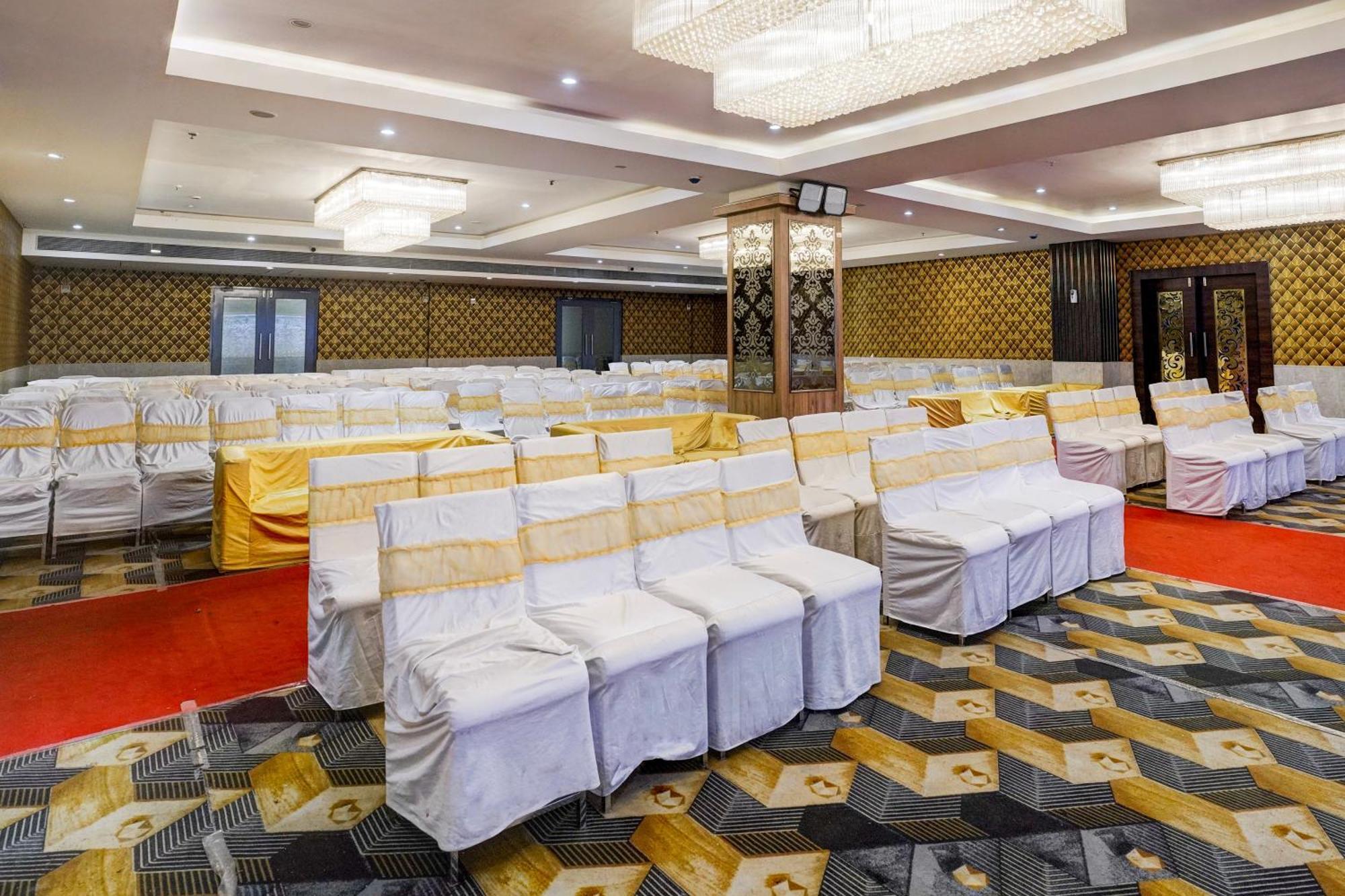 Super Townhouse Pbg Mall Vashi Turambhe エクステリア 写真