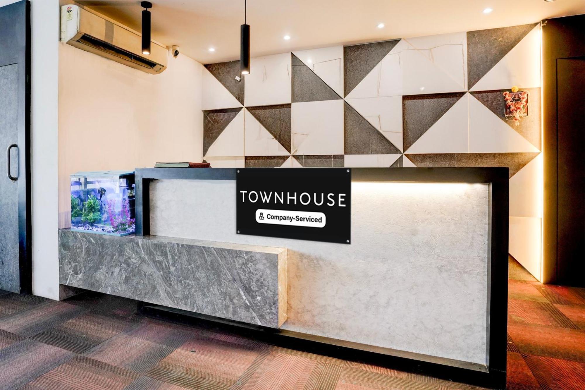 Super Townhouse Pbg Mall Vashi Turambhe エクステリア 写真