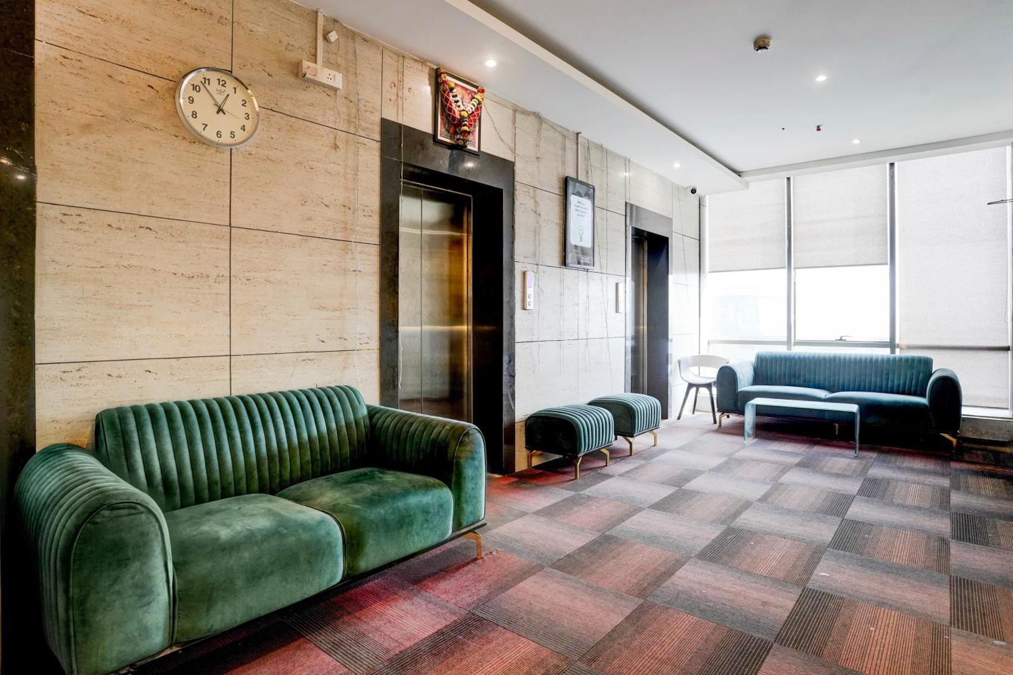 Super Townhouse Pbg Mall Vashi Turambhe エクステリア 写真