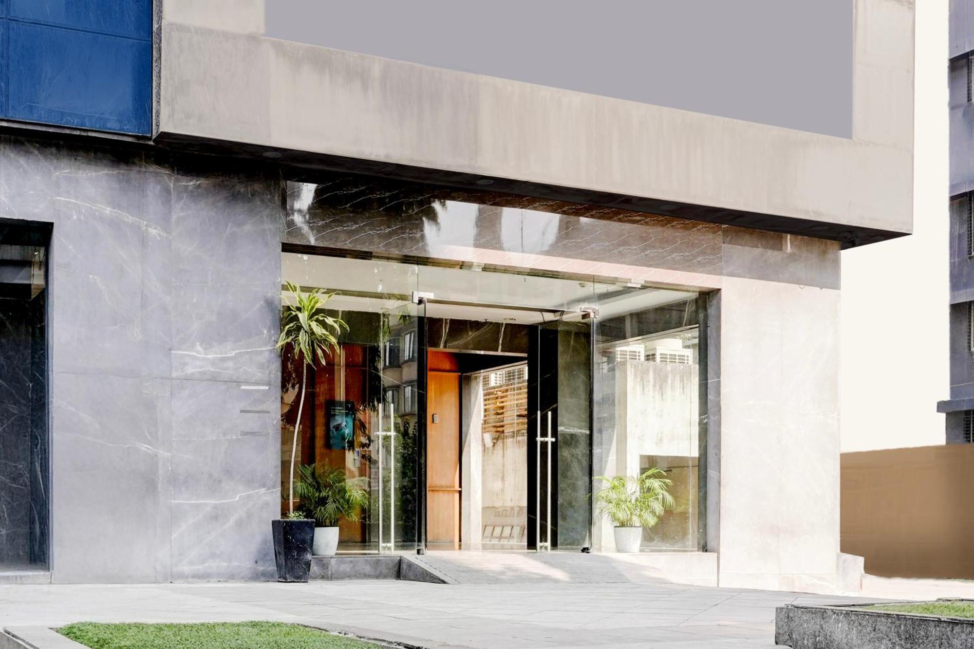 Super Townhouse Pbg Mall Vashi Turambhe エクステリア 写真